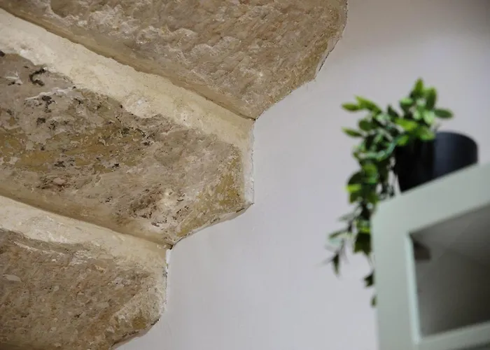 Vittoria - Charming 500-year-old House Nestled Within The Fortified Walls Of