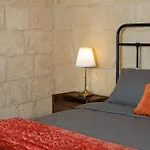 Vittoria - Charming 500-year-old House Nestled Within The Fortified Walls Of بيت للعطل *