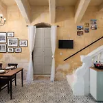 Vittoria - Charming 500-year-old House Nestled Within The Fortified Walls Of *
