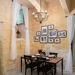 Vittoria - Charming 500-year-old House Nestled Within The Fortified Walls Of بيرغو