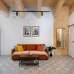 Vittoria - Charming 500-year-old House Nestled Within The Fortified Walls Of بيرغو