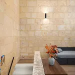 Vittoria - Charming 500-year-old House Nestled Within The Fortified Walls Of
