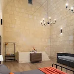Vittoria - Charming 500-year-old House Nestled Within The Fortified Walls Of Ferienhaus *