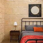 Ferienhaus Vittoria - Charming 500-year-old House Nestled Within The Fortified Walls Of Vittoriosa
