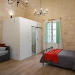 Vittoria - Charming 500-year-old House Nestled Within The Fortified Walls Of *