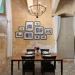 Vittoria - Charming 500-year-old House Nestled Within The Fortified Walls Of Ferienhaus Vittoriosa