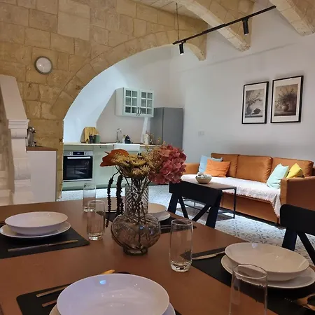 Vittoria - Charming 500-year-old House Nestled Within The Fortified Walls Of * Биргу