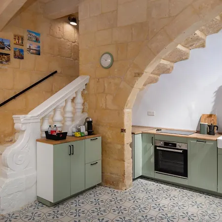 Vittoria - Charming 500-year-old House Nestled Within The Fortified Walls Of Birgu