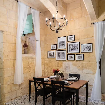 Vittoria - Charming 500-year-old House Nestled Within The Fortified Walls Of Birgu