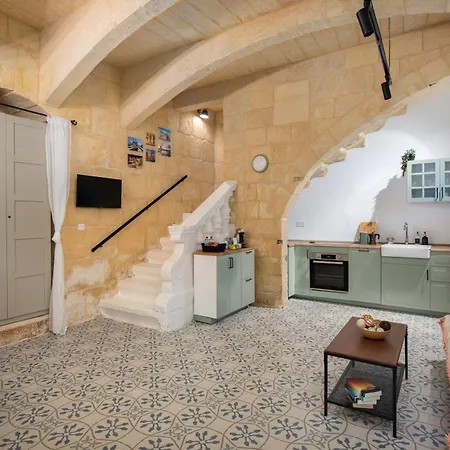 Vittoria - Charming 500-year-old House Nestled Within The Fortified Walls Of Биргу