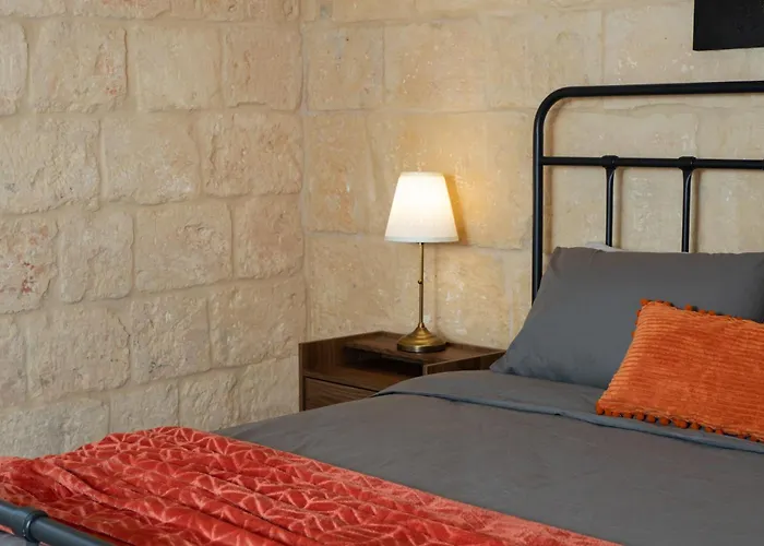 Vittoria - Charming 500-year-old House Nestled Within The Fortified Walls Of Case de vacanță *