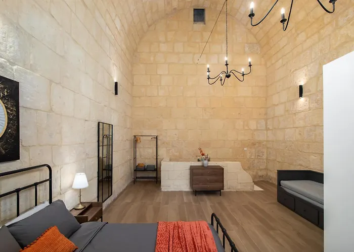 Vittoria - Charming 500-year-old House Nestled Within The Fortified Walls Of Case de vacanță Birgu