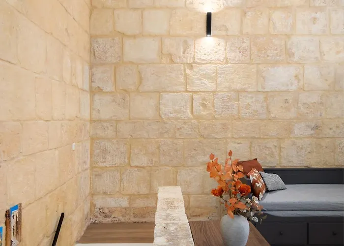 Vittoria - Charming 500-year-old House Nestled Within The Fortified Walls Of