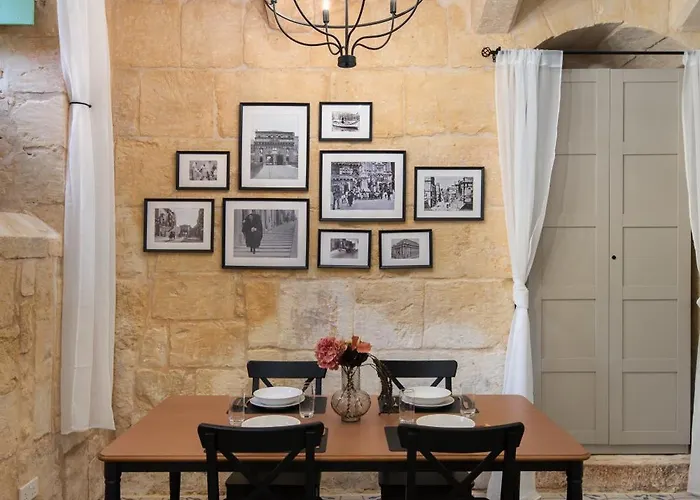 Vittoria - Charming 500-year-old House Nestled Within The Fortified Walls Of Case de vacanță Birgu